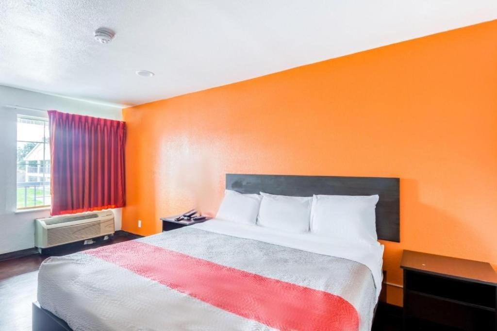 Oyo Hotel Baton Rouge Mid City Exterior photo